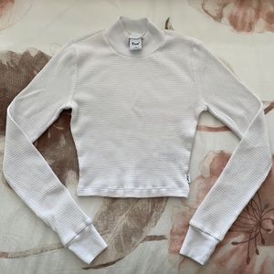 Aritzia TNA white cropped long sleeve